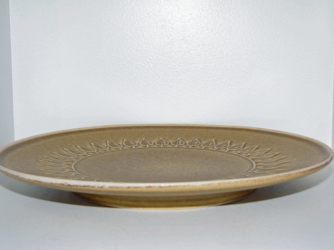 Relief
Platter on low stand