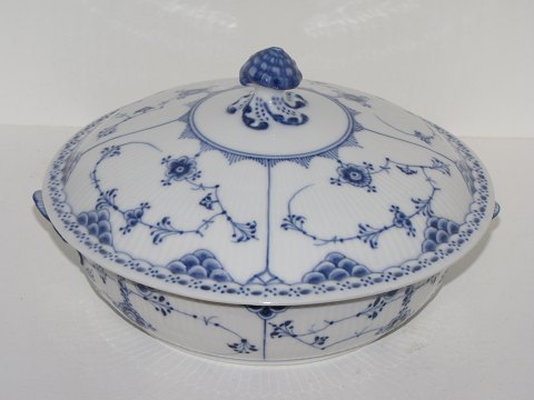 Blue Fluted Half Lace
Round lidded bowl