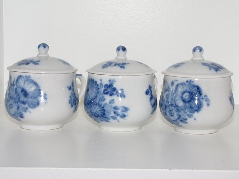 Blue Flower
Lidded custard cup from 1800-1820