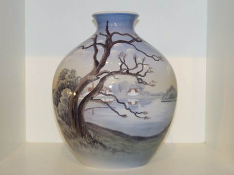Bing & Grøndahl
Stor rigt dekoreret oval vase