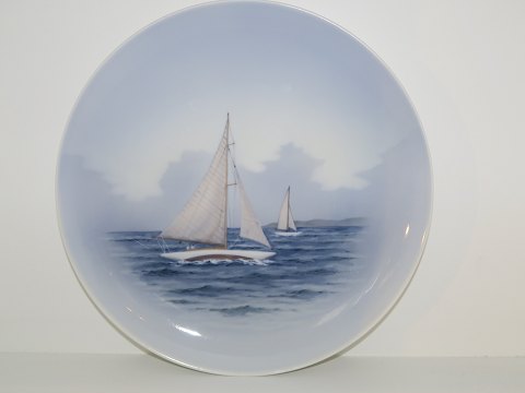 Royal Copenhagen
Stor platte med sejlskibe til havs
