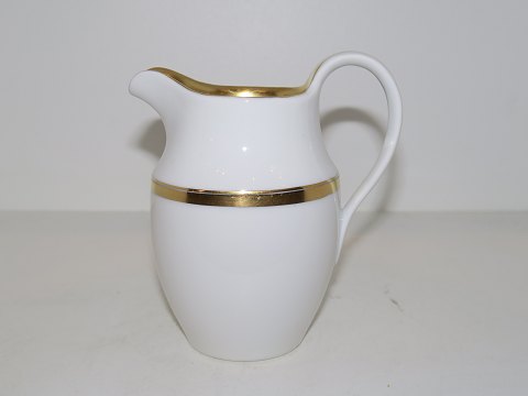 White with wide gold edge
Creamer