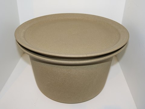 Ildpot
Large lidded round bowl