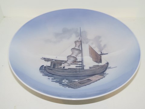 Bing & Grondahl, 
Large bowl with fishing boat from 1915-1948