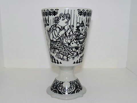 Bjorn Wiinblad art pottery
Large coffee mug with black decoration