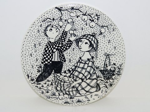 Bjorn Wiinblad art pottery
Black Month plate - October
