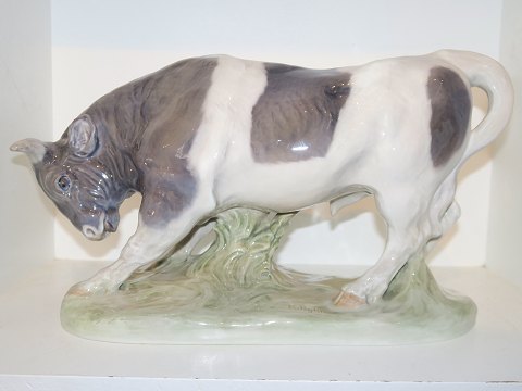 Large Royal Copenhagen figurine
Bull on base