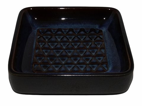 Soeholm art pottery
Small dark blue square dish