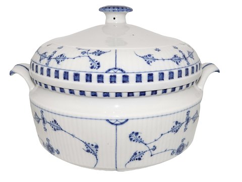 Blue Fluted Plain
Round soup tureen from 1800-1840