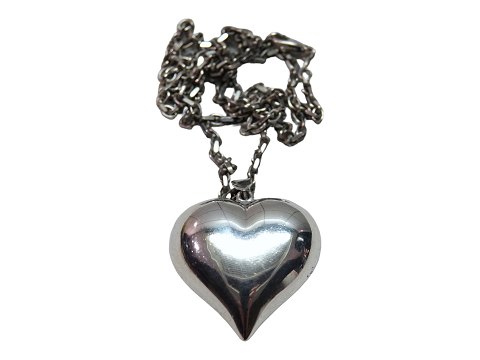 Sterling silver
Necklace with large heart pendant