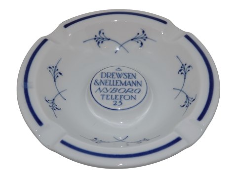 Blue Traditional Hotel porcelain
Ash tray with logo