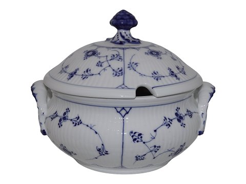 Blue Fluted Plain
Extra small soup tureen