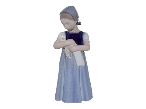 Royal Copenhagen figurine
Girl and doll - rare color