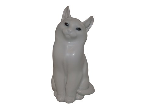 Royal Copenhagen figurine
White cat med mat glaze