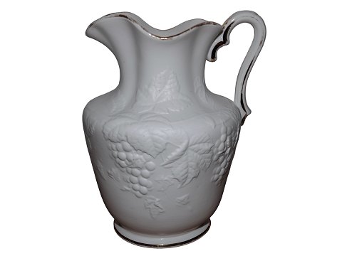 Bing & Grondahl
Pitcher for wine decorated with grapes from 1853-1895