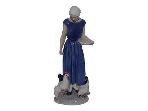 Royal Copenhagen figurine
Farmgirl with hens