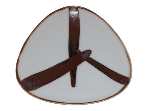 Bing & Grondahl Art porcelain
Dish with brown decoration from the 1970