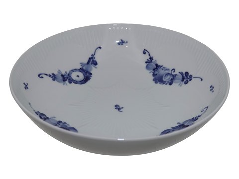 Blue Viols
Round bowl 20.8 cm.