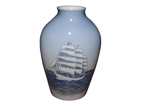 Royal Copenhagen
Vase with large sailing boat