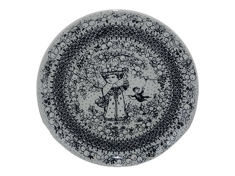 Bjorn Wiinblad art pottery
Black Fall plate 21.5 cm.