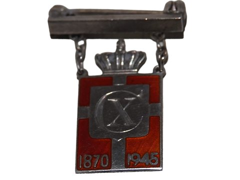 Georg Jensen
Kings Mark brooch with chain 1870-1945