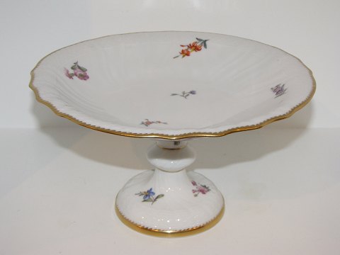Full Sachian FlowerLarge cake stand centerpiece from1860-1893