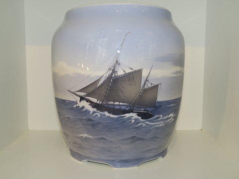 Royal CopenhagenLarge vase / flowerpot with sailboat from 1923-1928