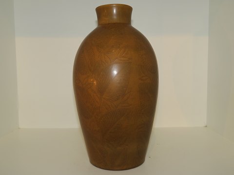 Royal Copenhagen keramikVase med bladdekoration af Nils Thorsson fra 1944