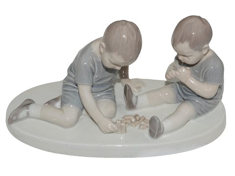 Sjælden Bing & Grøndahl figurTo drenge leger med klodser