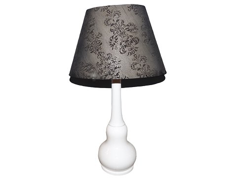 Bing & GrøndahlHøj, hvid bordlampe med sort skærm