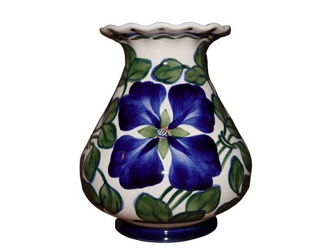 AluminiaVase med blå clematis