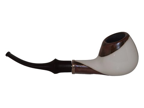 Royal CopenhagenWhite and brown pipe