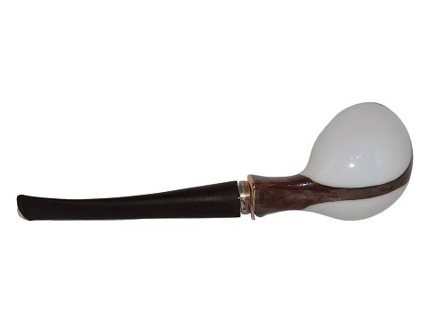 Royal CopenhagenWhite and brown pipe