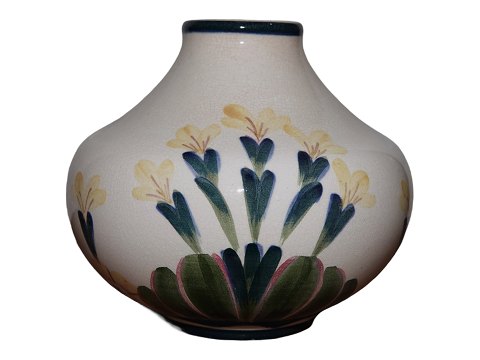 AluminiaVase med gule blomster