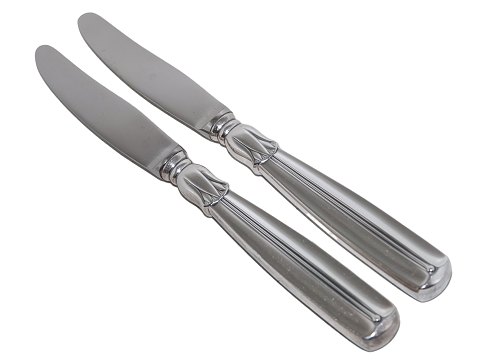Lotus silver
Dessert knife 17.4 cm.