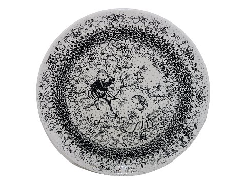 Bjorn Wiinblad art pottery
Black Fall plate 27 cm.