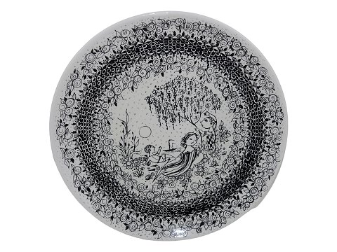 Bjorn Wiinblad art pottery
Black Summer plate 27 cm.