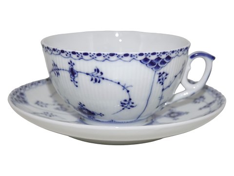 Blue Fluted Half Lace
Huge tea cup (breakfast cup)