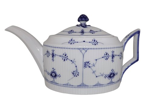 Blue Fluted Plain
Large oblong teapot from 1898-1923