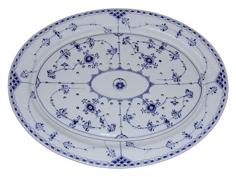 Blue Fluted Half Lace
Large platter with fish strainer