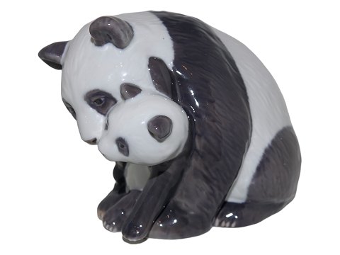 Royal Copenhagen figurine
Mother Panda with cub