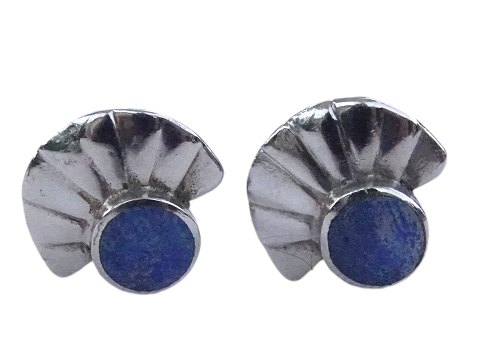 Sterling silver
Ear rings with blue stones