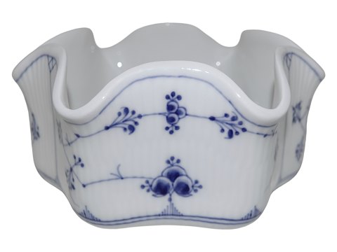 Blue Fluted Plain
Bowl for six egg cups from 1898-1923