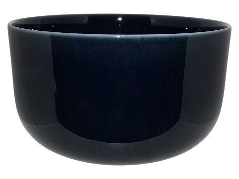 Royal Copenhagen
Large dark blue bowl by artist Snorre Stephensen