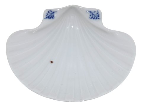 Blue Fluted Plain
Small clam dish