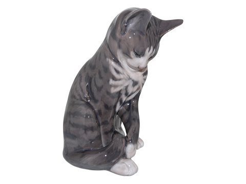 Large Royal Copenhagen figurine
Grey striped cat