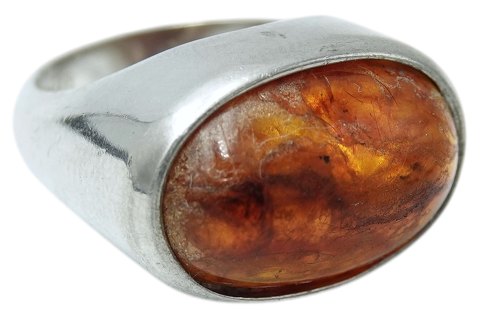 Danish sterling silver
Ring with large piece of amber - Size 51