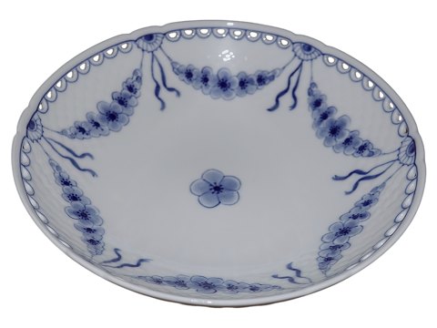 Empire
Round bowl with pierced border 20 cm.