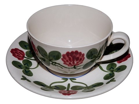 Aluminia Red Cloves
Tea cup that is also decorated on the inside