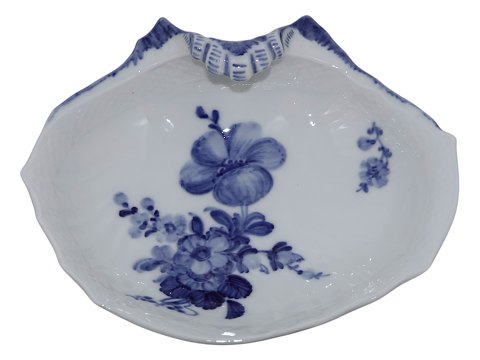 Blue Flower Curved
Clam shaped dish